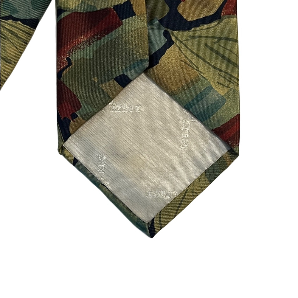 Elegant Green and Red Patterned Men's Tie - Picture 3 of 3